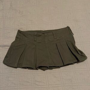 Almost Famous Olive Green Pleated Skort